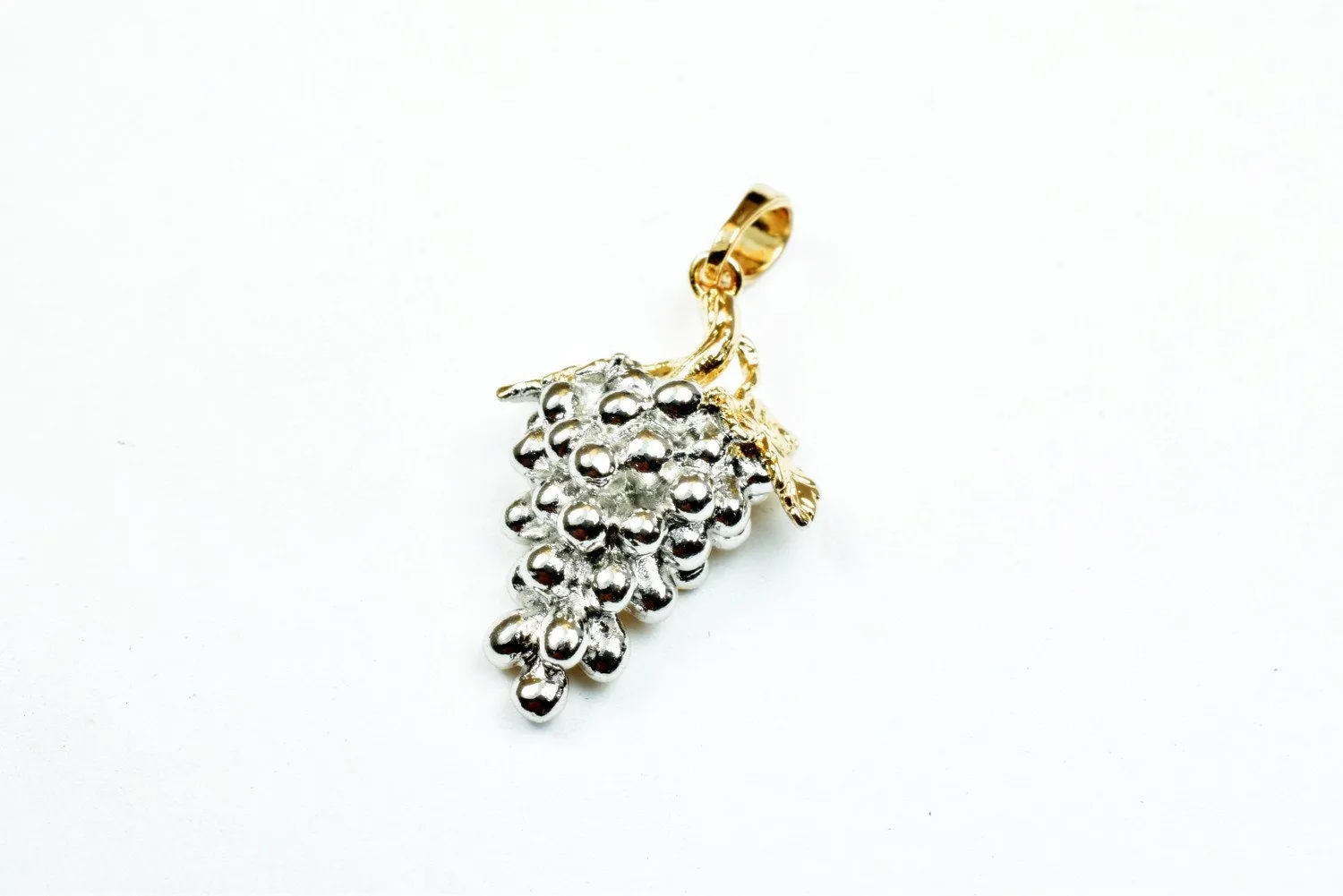 18K as Gold Filled* Bunch of Grapes Pendant Charm Size 23x15mm as Gold Filled* Pendant For Jewelry Making GP148