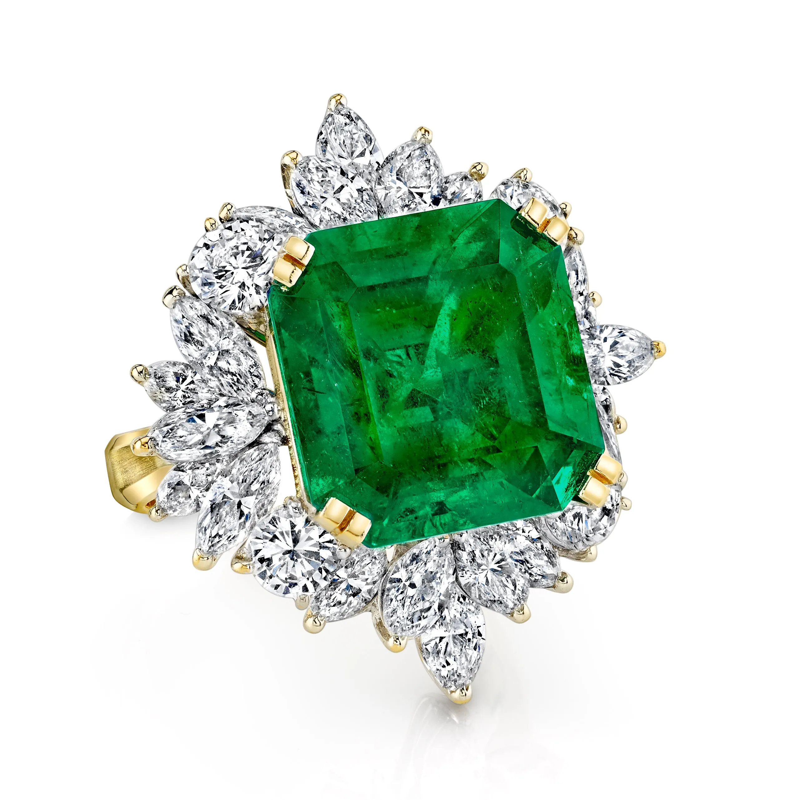 18K YELLOW GOLD FASHION DIAMOND AND EMERALD RING