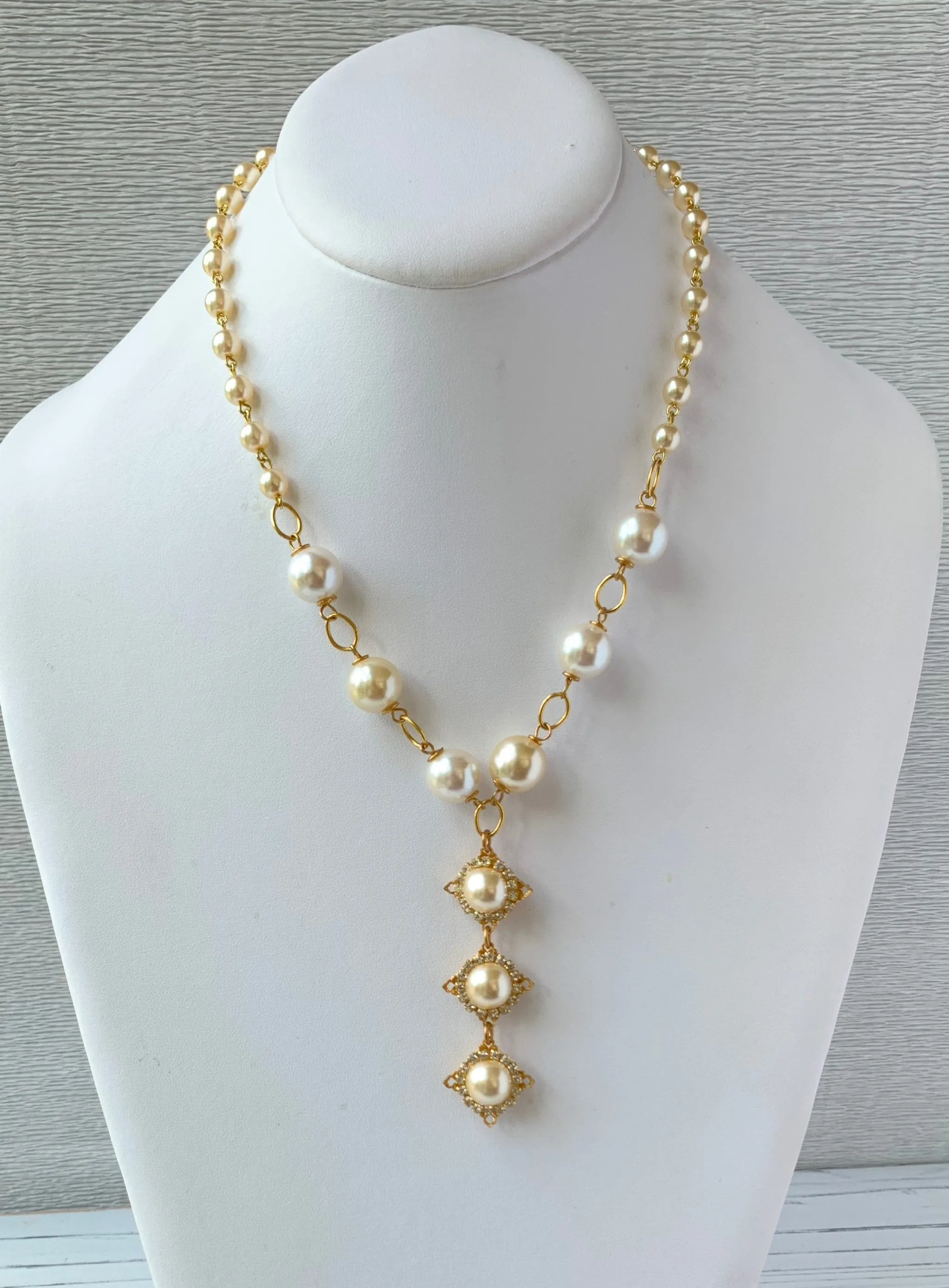 Classic 3-Pearl Drop Elegant Necklace