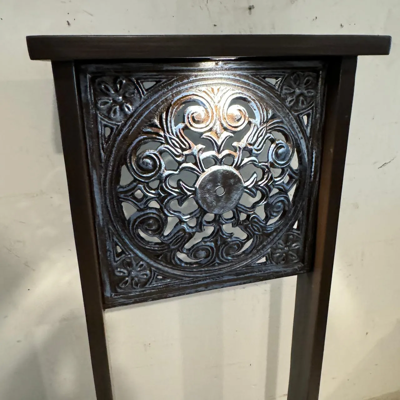 Cast iron  Pedestal : Ruhana 2