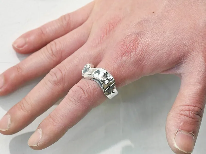 Crack Flag Ring