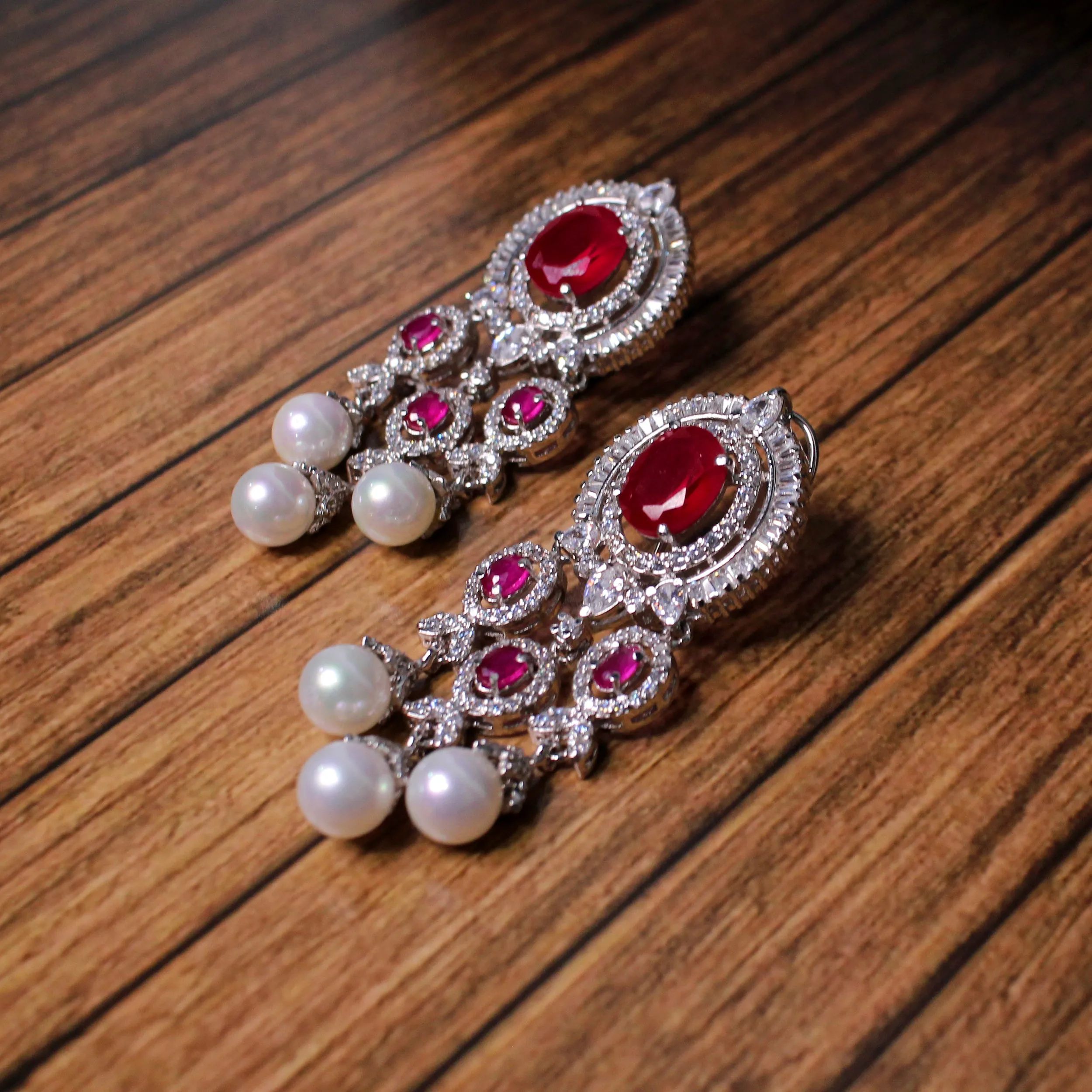 Earrings in Chetum and Pearls