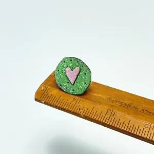 Enamel heart brooch - green / pink