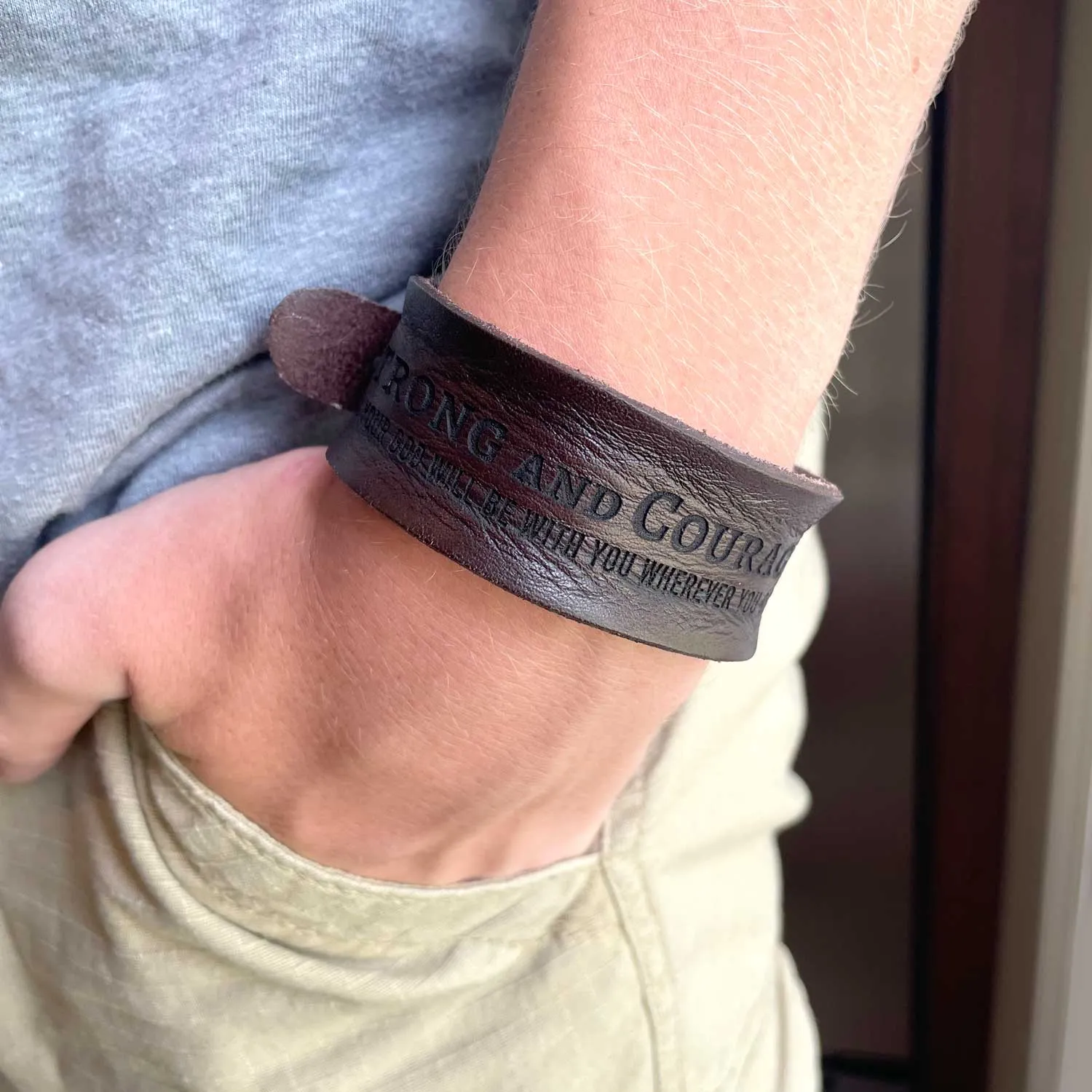 Joshua 1:9 Be Strong and Courageous - Brown Leather Bracelet with Laser-Engraving and Watch Band Clasp